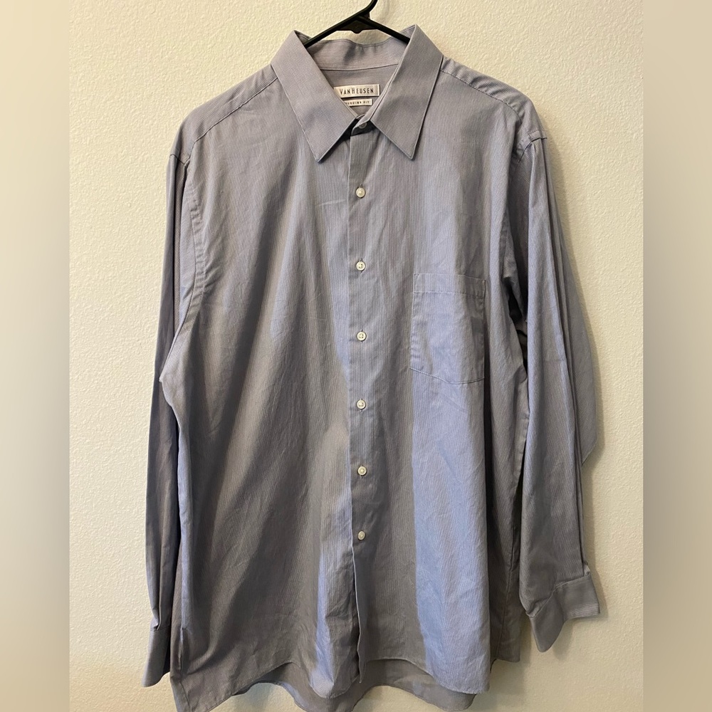 Van Heusen striped long sleeve button up dress shirt. 17. 34/35. Regular Fit.